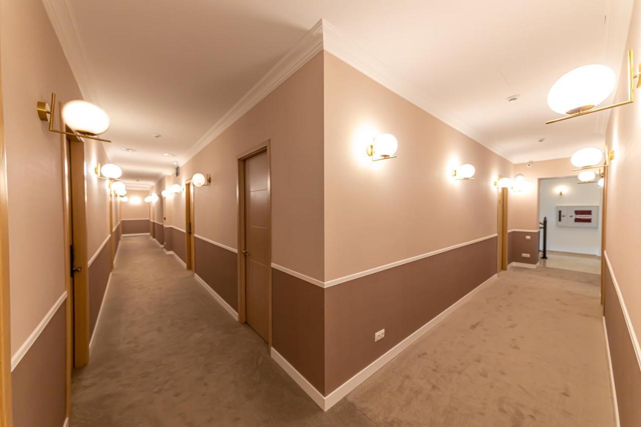 Newport Hotel 库塔伊西 外观 照片